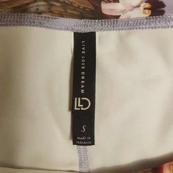 Women's size small floral capris - Picture 2 of 2